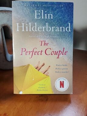Elin Hilderbrand "The Perfect Couple" Paperback - Yellow & Blue Cover (10)